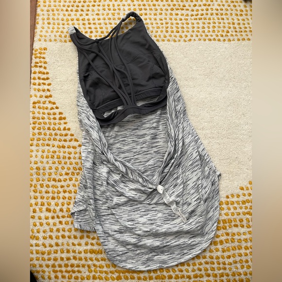 Lululemon Tank Strappy Built-In Bra - Size 4 - Picture 5 of 7